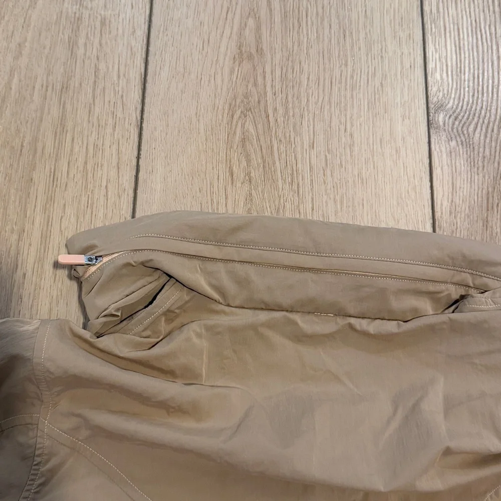 Lululemon Hooded Windbreaker Jacket never worn - Picture 6 of 6
